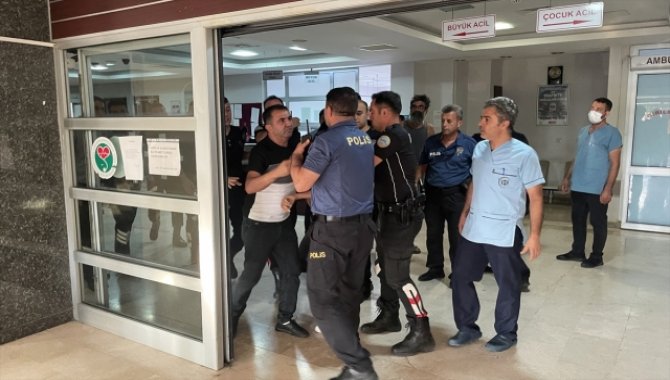 Adana'da düğünde çıkan kavga hastanenin acil servisinde devam etti