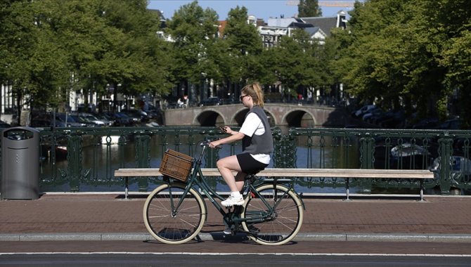 Hollanda'da hava sıcaklığının rekor seviyelere çıkacağı tahmin ediliyor