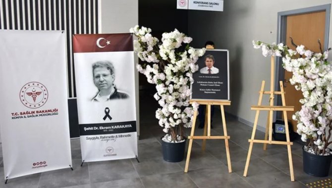 Silahlı saldırıda hayatını kaybeden Dr. Ekrem Karakaya, Konya Şehir Hastanesinde anıldı