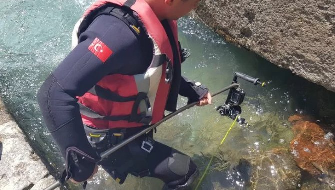 Müküs Çayı'na düşen hemşire su altı kamerasıyla aranıyor