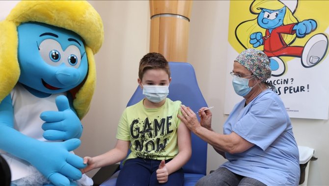 Hollanda'da 12 yaşın üzerindeki herkese "hatırlatma dozu" yapılacak