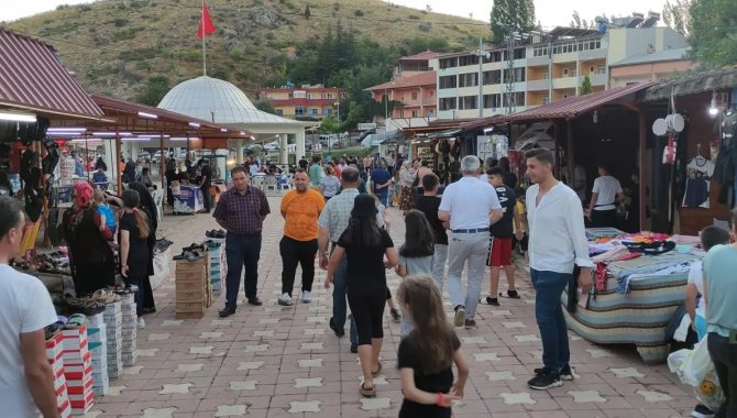 Ekinözü içmelerindeki yoğunluk esnafın yüzünü güldürüyor