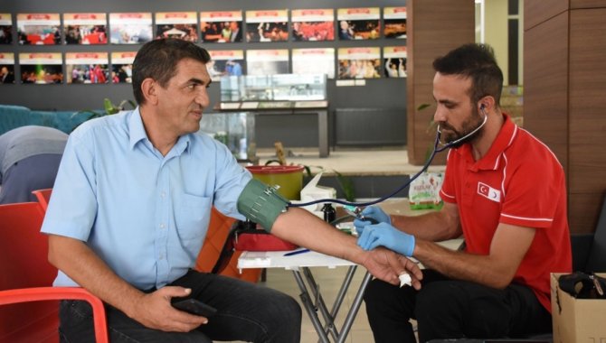 Kocasinan Belediyesi çalışanlarından Kızılay'a kan bağışı
