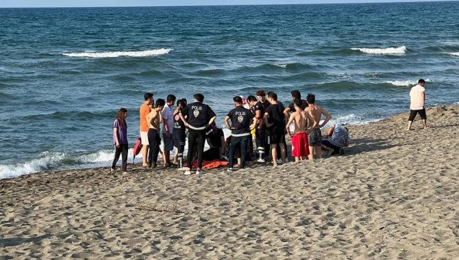 Sakarya'da boğulma tehlikesi geçiren 19 yaşındaki genç kız hastaneye kaldırıldı