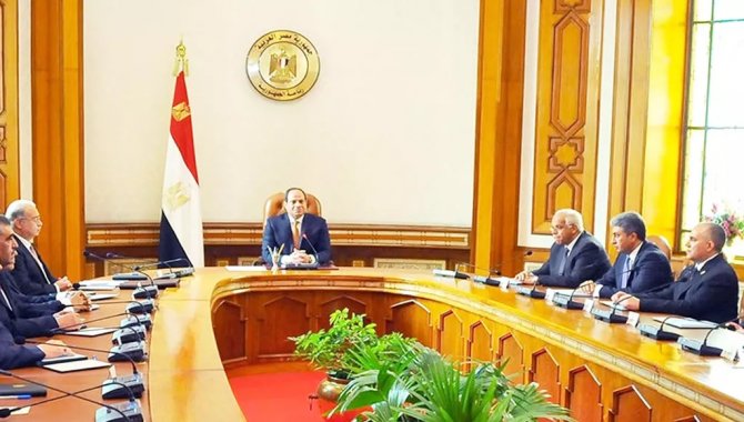 Mısır'da kabinede 13 bakan değişti