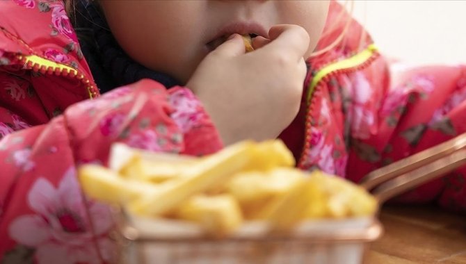 Çocuklardaki obeziteye karşı "okullarda ders" önerisi