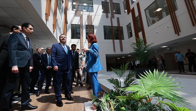 Bakan Koca Etlik Şehir Hastanesindeki son hazırlıkları inceledi
