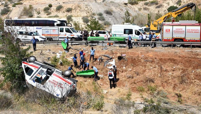 GÜNCELLEME - Gaziantep'te kaza yapan araca müdahale eden ekiplere yolcu otobüsü çarptı, 16 kişi öldü
