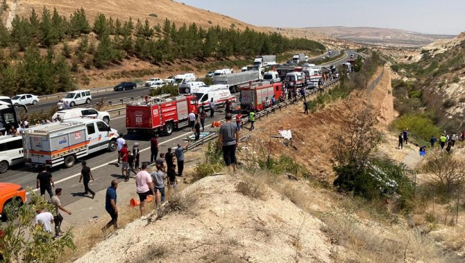 Bakan Koca, Nizip'te yaralananların tedavisi için tüm imkanların seferber edildiğini bildirdi