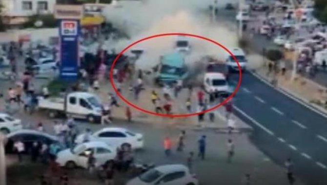 Mardin'de kaza yapan araçlara müdahale edenlere tır çarptı, 16 kişi öldü, 29 kişi yaralandı