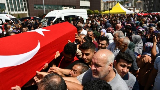 Gaziantep'teki trafik kazasında ölen sağlıkçılar ve muhabir için tören düzenlendi