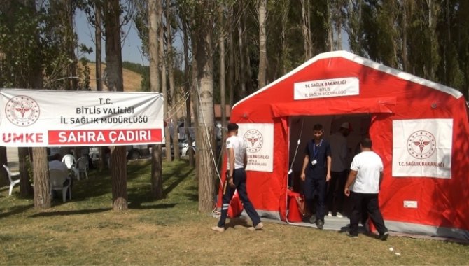 Sağlık ekipleri, Malazgirt Zaferi etkinlik alanında sahra çadırları ve mobil ekiplerle hizmet veriyor