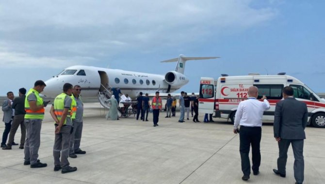 Rize'de devrilen midibüste yaralanan 8 Suudi Arabistan vatandaşı ambulans uçakla ülkelerine gönderildi