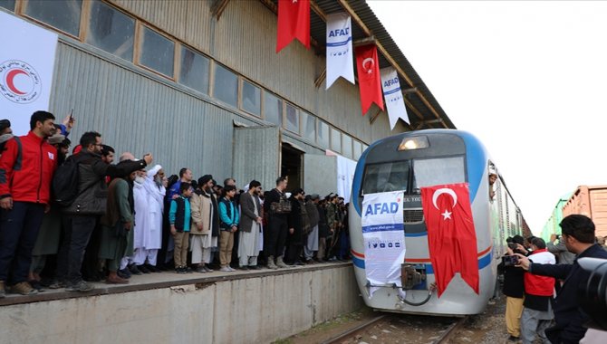 Pakistan'a yardım malzemesi taşıyan "İyilik Treni" törenle uğurlandı