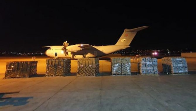 Türkiye'den sel felaketinin yaşandığı Pakistan'a yardım taşıyan uçaklar 9'a ulaştı