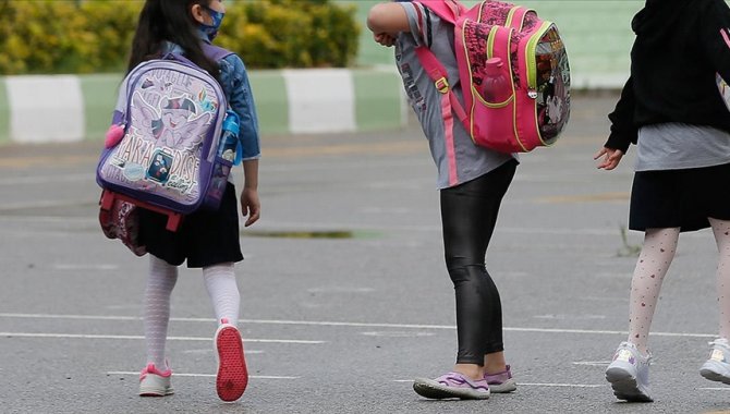 Okul çantaları için "vücut ağırlığının yüzde 10'unu aşmamalı" uyarısı