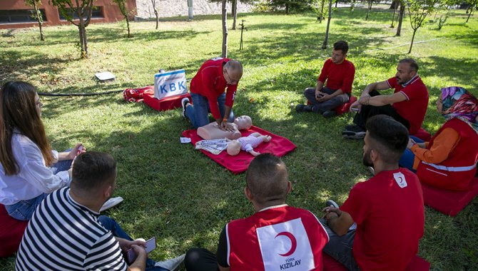 Türk Kızılay "her evde bir ilk yardımcı" yetiştirilmesi çalışmasına hız verecek