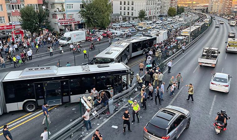 GÜNCELLEME 4 - Avcılar'da metrobüsler çarpıştı