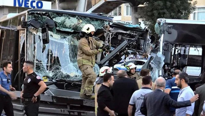 Sağlık Bakanı Koca, İstanbul'daki metrobüs kazasından 99 kişinin etkilendiği açıkladı