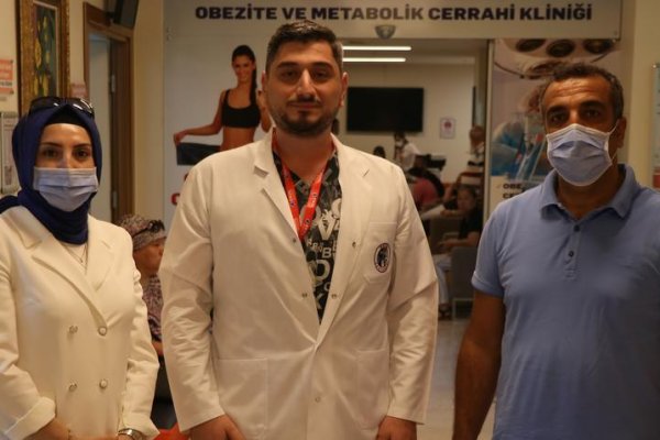 İzmir'de bir hastanın tümörlü dalağı rahimden girilerek kapalı yöntemle çıkarıldı