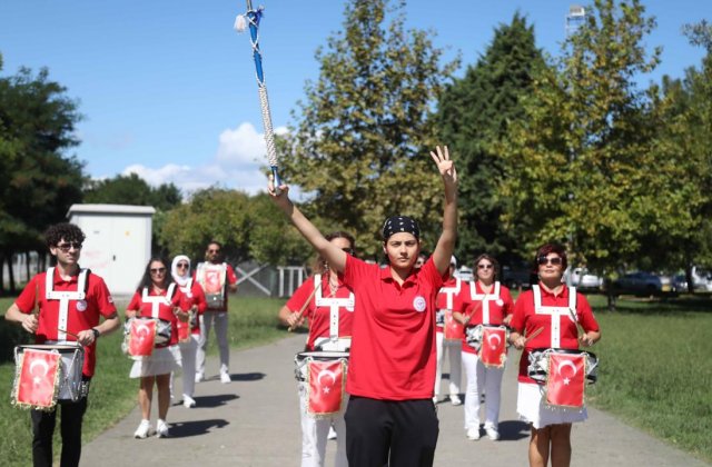 Sağlık çalışanları halk sağlığına dikkati çekmek için trampet takımı kurdu