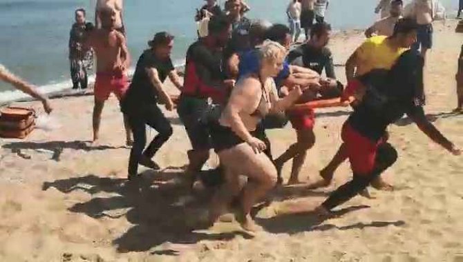 Kocaeli'de boğulma tehlikesi geçiren 4 kişiden biri hastaneye kaldırıldı