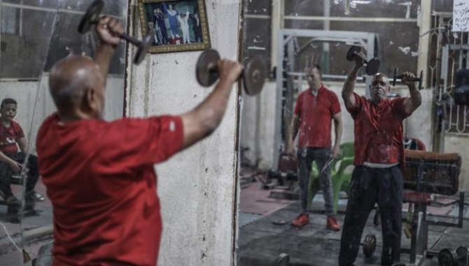 Mısırlı 70 yaşındaki antrenör, sporu yaşıtlarına da tavsiye ediyor