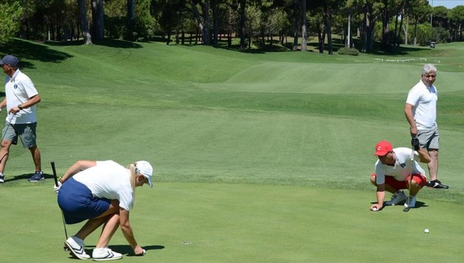Antalya'da golf oynarken fenalaşan turist hayatını kaybetti