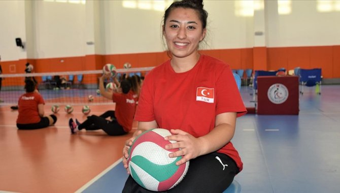 Bacağı kesilen Bengisu Voleybol Milli Takımı'nın başarısı için ter döküyor