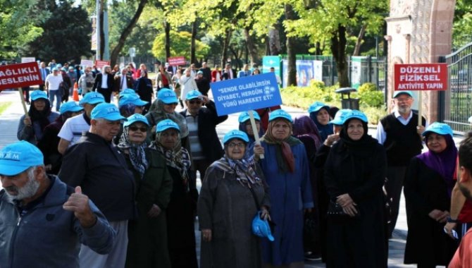 Sakarya'da yaşlılar sağlıklı yaşam için yürüdü