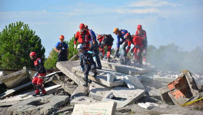 AFAD ekipleri Kocaeli'de deprem tatbikatı gerçekleştirdi