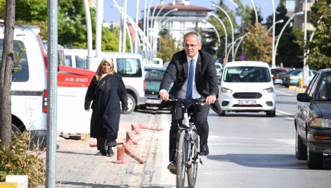 Seydişehir Kaymakamı Pişkin makama bisikletle gitti