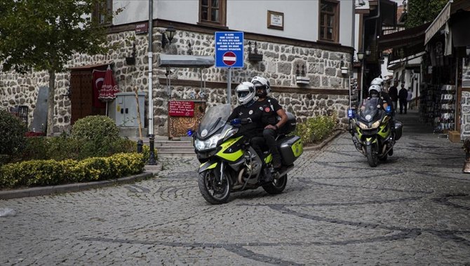 Motosiklet ambulanslar dar sokaklarda imdada yetişiyor