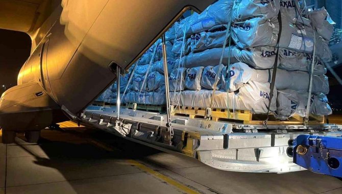 AFAD, Pakistan'a 7 bin 500 tonun üzerinde insani yardım malzemesi gönderdi