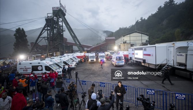 Amasra'da patlama yaşanan maden ocağındaki arama kurtarma çalışmaları sürüyor
