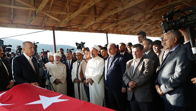 Cumhurbaşkanı Erdoğan, Amasra'da hayatını kaybeden madencilerin cenazesine katıldı