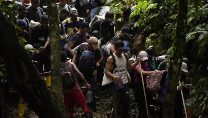 Kolombiya'dan ABD'ye gitmek isteyen 10 bini aşkın göçmen sınıra yığıldı