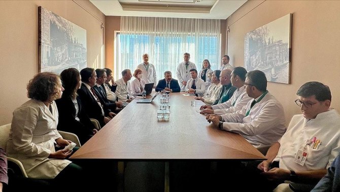 Sağlık Bakanı Koca, yaralı maden işçilerini takip eden doktorlarla istişarede bulundu