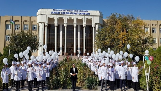 Özbekistan'da Sağlık Bilimleri Üniversitesi İbni Sina Tıp Fakültesi "Beyaz Önlük Töreni" düzenledi
