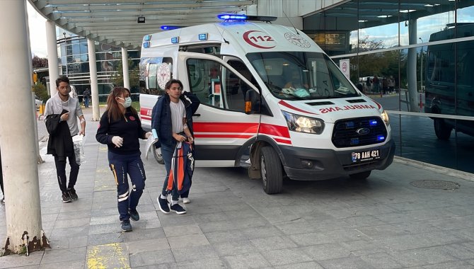 Karabük'te zehirlenme şüphesiyle 130 öğrenci hastaneye başvurdu