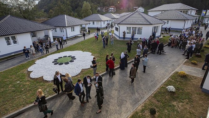 Bosna Hersek'te "Srebrenitsa anneleri" için bakımevi açıldı