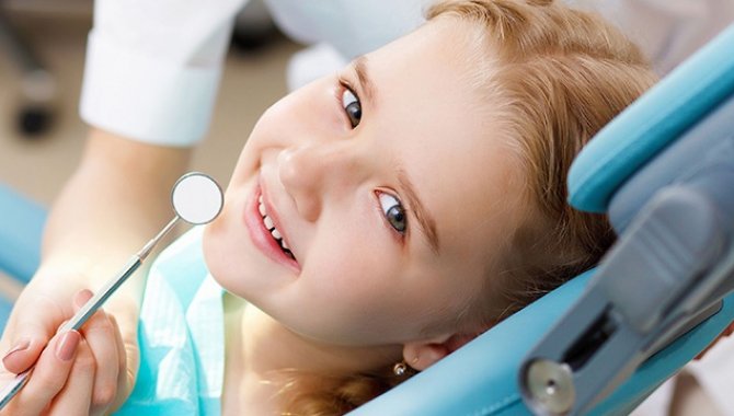 Sosyal medyadaki yanlış ürün yönlendirmeleri çocukların diş sağlığını etkiliyor