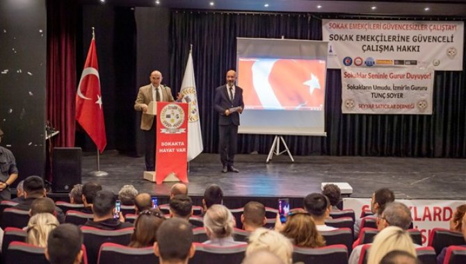 İzmir'de "Sokak Emekçileri ve Güvencesiz Çalıştayı" düzenlendi