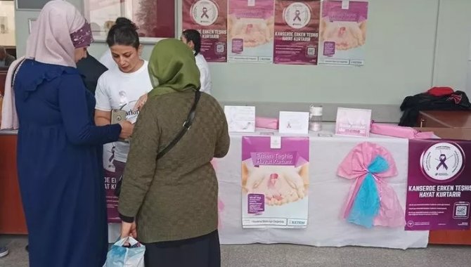 Cizre'de "Meme kanserinde farkındalık" standı açıldı