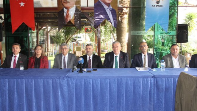 Hatay’da AK Parti ve CHP il başkanlıkları, hastane projesi için toplantı yaptı