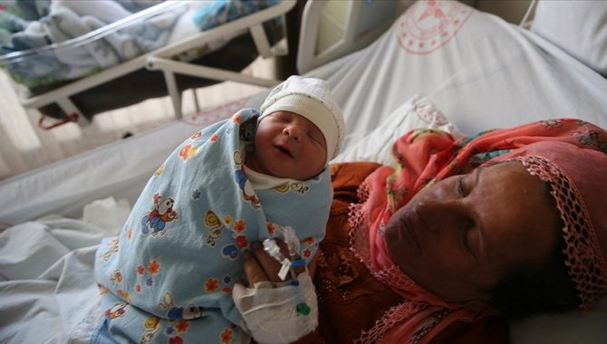 Mardinli anne ve karnındaki bebeği erken müdahaleyle hayata tutundu