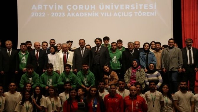Bakan Kasapoğlu, Artvin Çoruh Üniversitesinin akademik yıl açılış törenine katıldı: