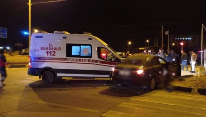 Bitlis'te ambulans ile otomobilin çarpışması sonucu 5 kişi yaralandı