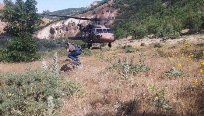 Bingöl'de kayalıklardan düşen 90 yaşındaki kadın helikopterle hastaneye ulaştırıldı