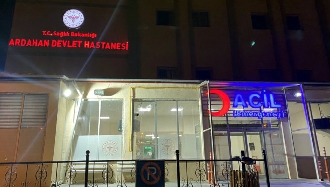 Ardahan'da 8 üniversite öğrencisi mide bulantısı ve kusma şikayetiyle hastaneye başvurdu